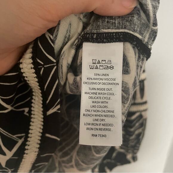 Cynthia Rowley Black and Cream Boho Leaf Linen Blend Blouse sz Medium - Picture 4 of 4